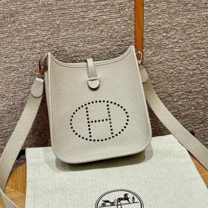 Hermes Women Evelyne 16 Amazone in Clemence Leather-BeigeSilver - 图片 2