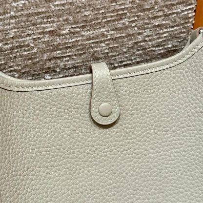 Hermes Women Evelyne 16 Amazone in Clemence Leather-BeigeSilver - 图片 4