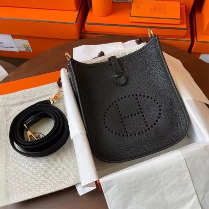 Hermes Women Evelyne 16 Amazone in Clemence Leather-BlackGold - 图片 2