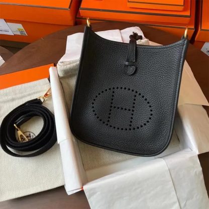 Hermes Women Evelyne 16 Amazone in Clemence Leather-BlackGold - 图片 3