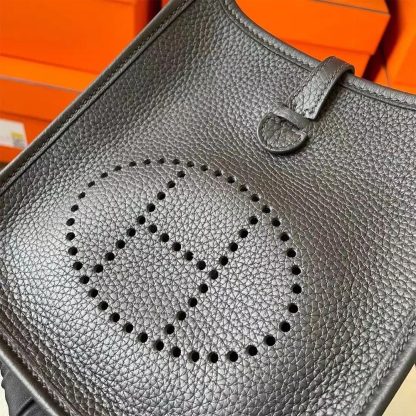 Hermes Women Evelyne 16 Amazone in Clemence Leather-BlackGold - 图片 8