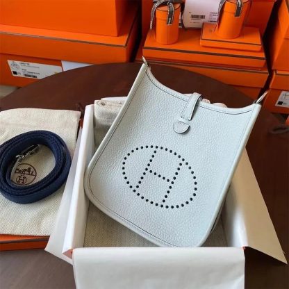 Hermes Women Evelyne 16 Amazone in Clemence Leather-Light BlueSilver - 图片 3