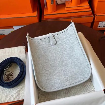 Hermes Women Evelyne 16 Amazone in Clemence Leather-Light BlueSilver - 图片 4