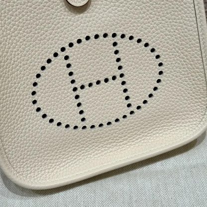 Hermes Women Evelyne 16 Amazone in Clemence Leather-WhiteGold - 图片 10