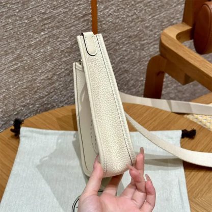 Hermes Women Evelyne 16 Amazone in Clemence Leather-WhiteGold - 图片 4