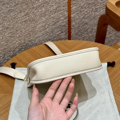 Hermes Women Evelyne 16 Amazone in Clemence Leather-WhiteGold - 图片 6
