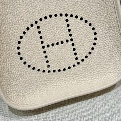 Hermes Women Evelyne 16 Amazone in Clemence Leather-WhiteSilver - 图片 10