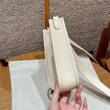 Hermes Women Evelyne 16 Amazone in Clemence Leather-WhiteSilver - 图片 4