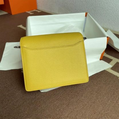 Hermes Women Roulis Mini Bag in Evergrain Calfskin-YellowGold - 图片 4