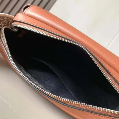 Loewe Men XS Military Messenger Bag in Supple Smooth Calfskin and Jacquard-Brown - 图片 9