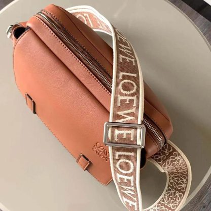 Loewe Men XS Military Messenger Bag in Supple Smooth Calfskin and Jacquard-Brown - 图片 8
