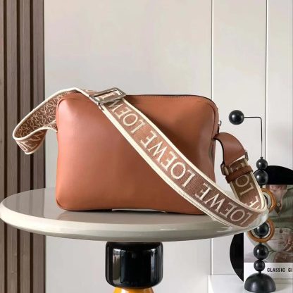 Loewe Men XS Military Messenger Bag in Supple Smooth Calfskin and Jacquard-Brown - 图片 3