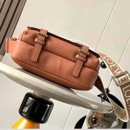 Loewe Men XS Military Messenger Bag in Supple Smooth Calfskin and Jacquard-Brown - 图片 5