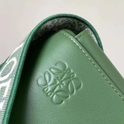 Loewe Men XS Military Messenger Bag in Supple Smooth Calfskin and Jacquard-Green - 图片 7