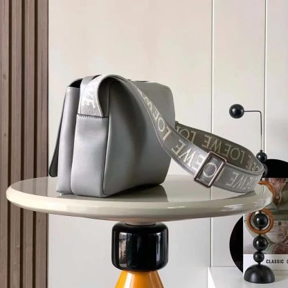 Loewe Men XS Military Messenger Bag in Supple Smooth Calfskin and Jacquard-Grey - 图片 4