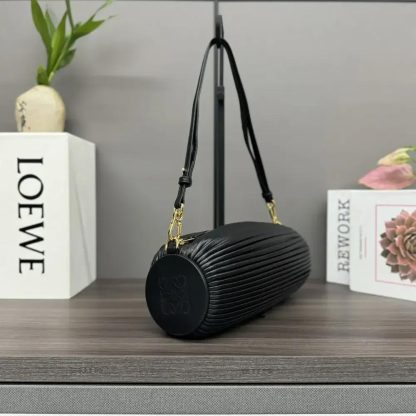Loewe Unisex Bracelet Pouch in Pleated Nappa Lambskin-Black - 图片 2