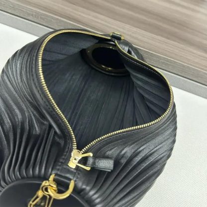 Loewe Unisex Bracelet Pouch in Pleated Nappa Lambskin-Black - 图片 8