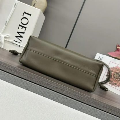 Loewe Unisex Medium Flamenco Purse in Mellow Nappa Lambskin-Dark Khaki Green - 图片 6