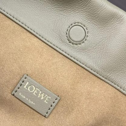 Loewe Unisex Medium Flamenco Purse in Mellow Nappa Lambskin-Eucalyptus Green - 图片 10