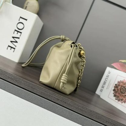Loewe Unisex Medium Flamenco Purse in Mellow Nappa Lambskin-Eucalyptus Green - 图片 4