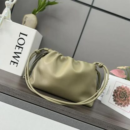 Loewe Unisex Medium Flamenco Purse in Mellow Nappa Lambskin-Eucalyptus Green - 图片 3