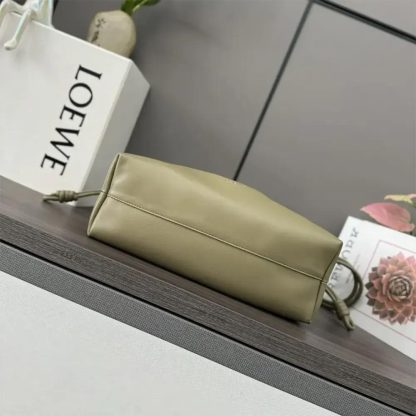 Loewe Unisex Medium Flamenco Purse in Mellow Nappa Lambskin-Eucalyptus Green - 图片 5