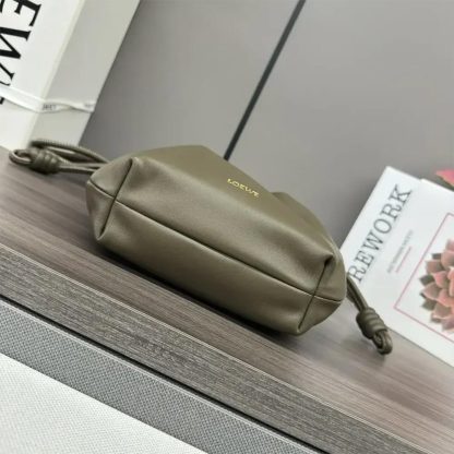 Loewe Unisex Mini Flamenco Purse Bag in Mellow Nappa Lambskin-Dark Khaki Green - 图片 5