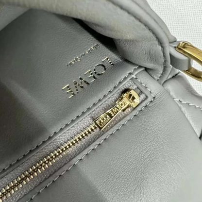 Loewe Women Mini Puffer Goya in Pleated Shiny Nappa Lambskin A896W56X05 - 图片 5