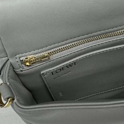 Loewe Women Mini Puffer Goya in Pleated Shiny Nappa Lambskin A896W56X05 - 图片 8