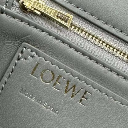 Loewe Women Mini Puffer Goya in Pleated Shiny Nappa Lambskin A896W56X05 - 图片 7