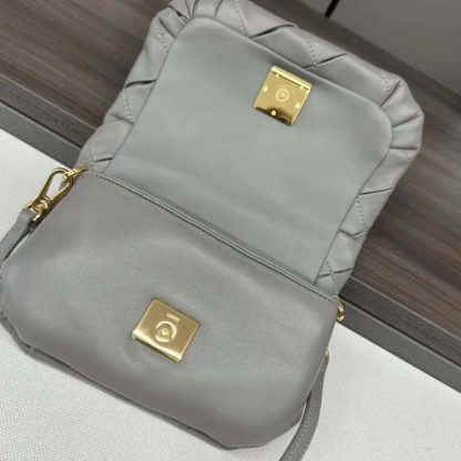 Loewe Women Mini Puffer Goya in Pleated Shiny Nappa Lambskin A896W56X05 - 图片 4