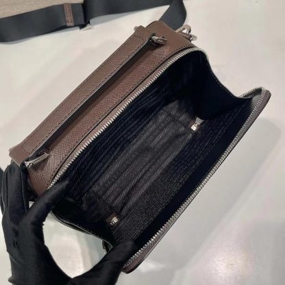 Prada Men Medium Prada Brique Saffiano Leather Bag 2VH069 - 图片 8