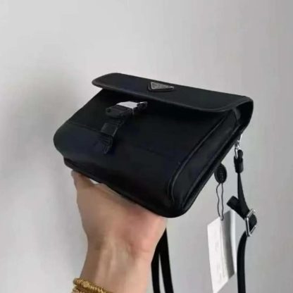 Prada Unisex Re-Nylon and Saffiano Shoulder Bag-Black - 图片 8