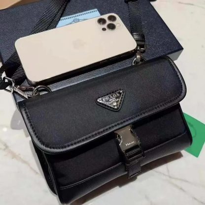 Prada Unisex Re-Nylon and Saffiano Shoulder Bag-Black - 图片 5
