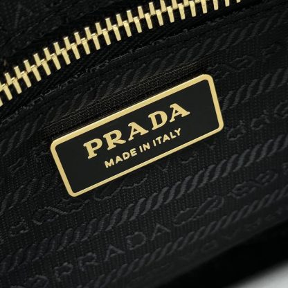 Prada Women Aimée large Re-Nylon and Leather Shoulder Bag with Padlock - 图片 10