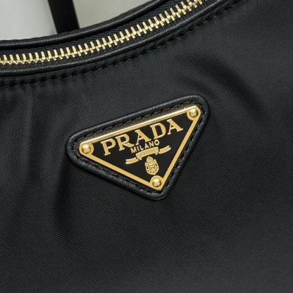 Prada Women Aimée large Re-Nylon and Leather Shoulder Bag with Padlock - 图片 6