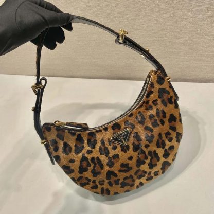 Prada Women Arqué Printed Leather Shoulder Bag 1BC194 - 图片 5