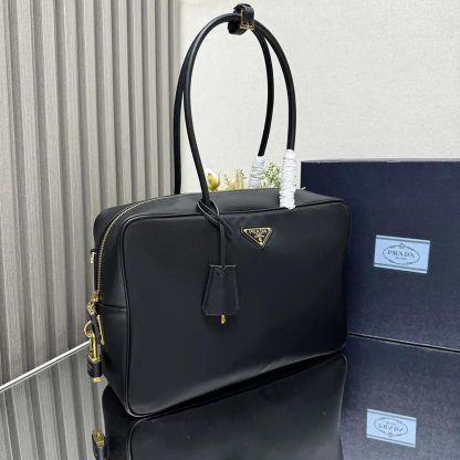 Prada Women Large Re-Nylon and Leather Top-handle Bag with Padlock - 图片 4