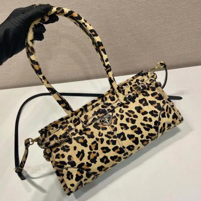 Prada Women Medium Printed Leather Handbag 1BA426 - 图片 5