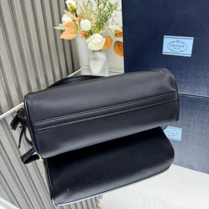 Prada Women Medium Re-Nylon and Leather Shoulder Bag with Padlock - 图片 5
