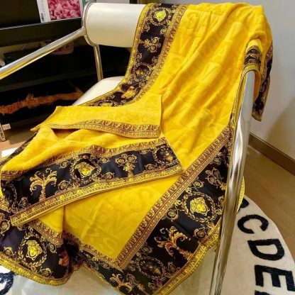 Versace I Love Baroque Beach Towel in the Cotton - 图片 2