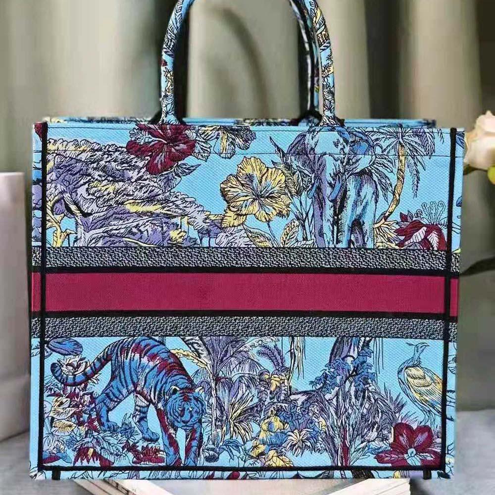 Dior Women Large Dior Book Tote Celestial Blue Multicolor Toile de Jouy Voyage Embroidery - 图片 4