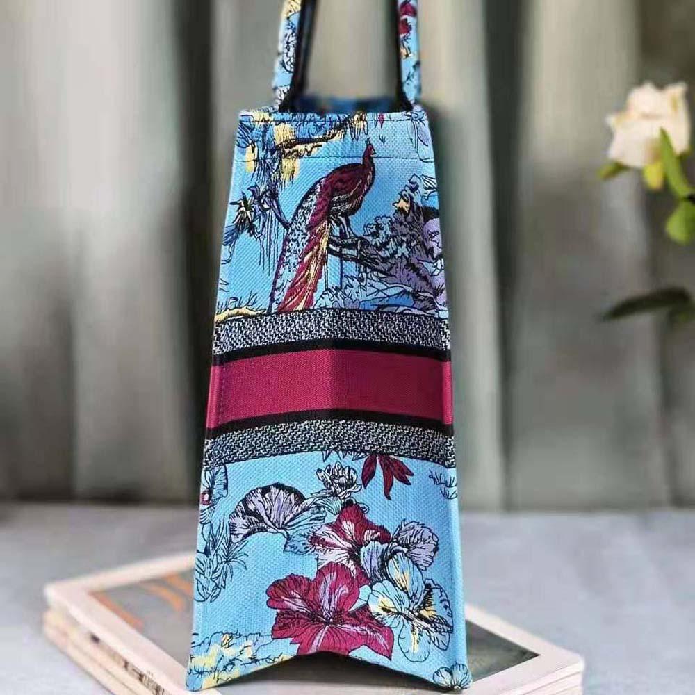 Dior Women Large Dior Book Tote Celestial Blue Multicolor Toile de Jouy Voyage Embroidery - 图片 5